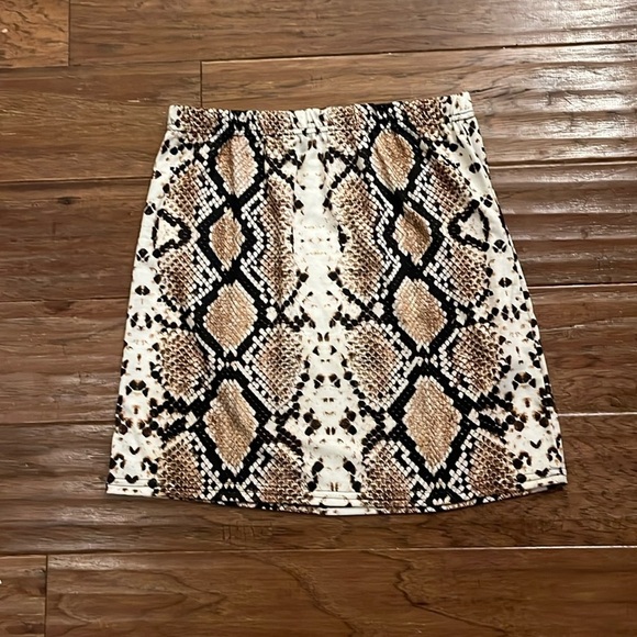 Pretty Little Thing Snake Print Mini Skirt - Picture 1 of 4